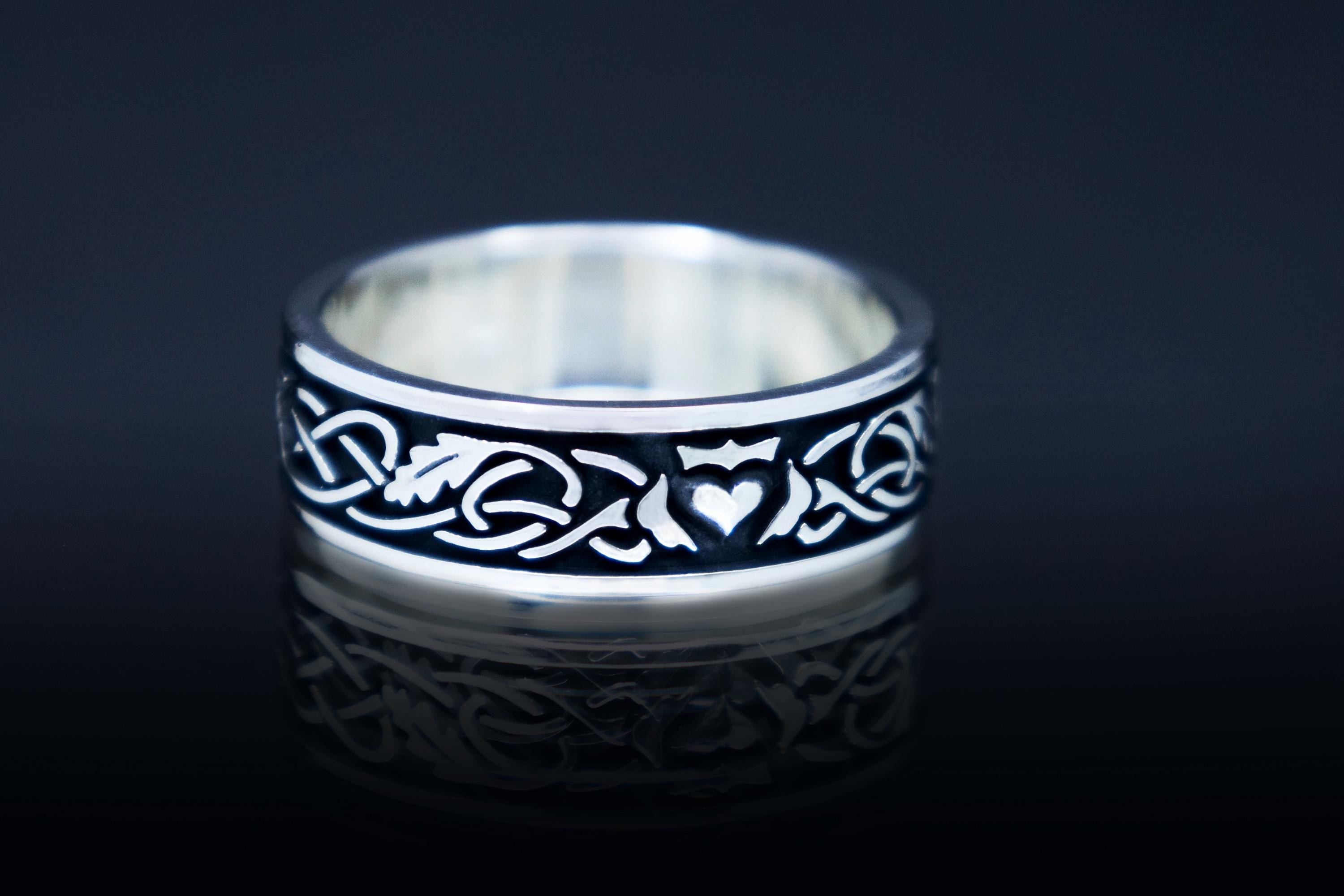 Celtic oak leaves Claddagh, artisan band in sterling silver