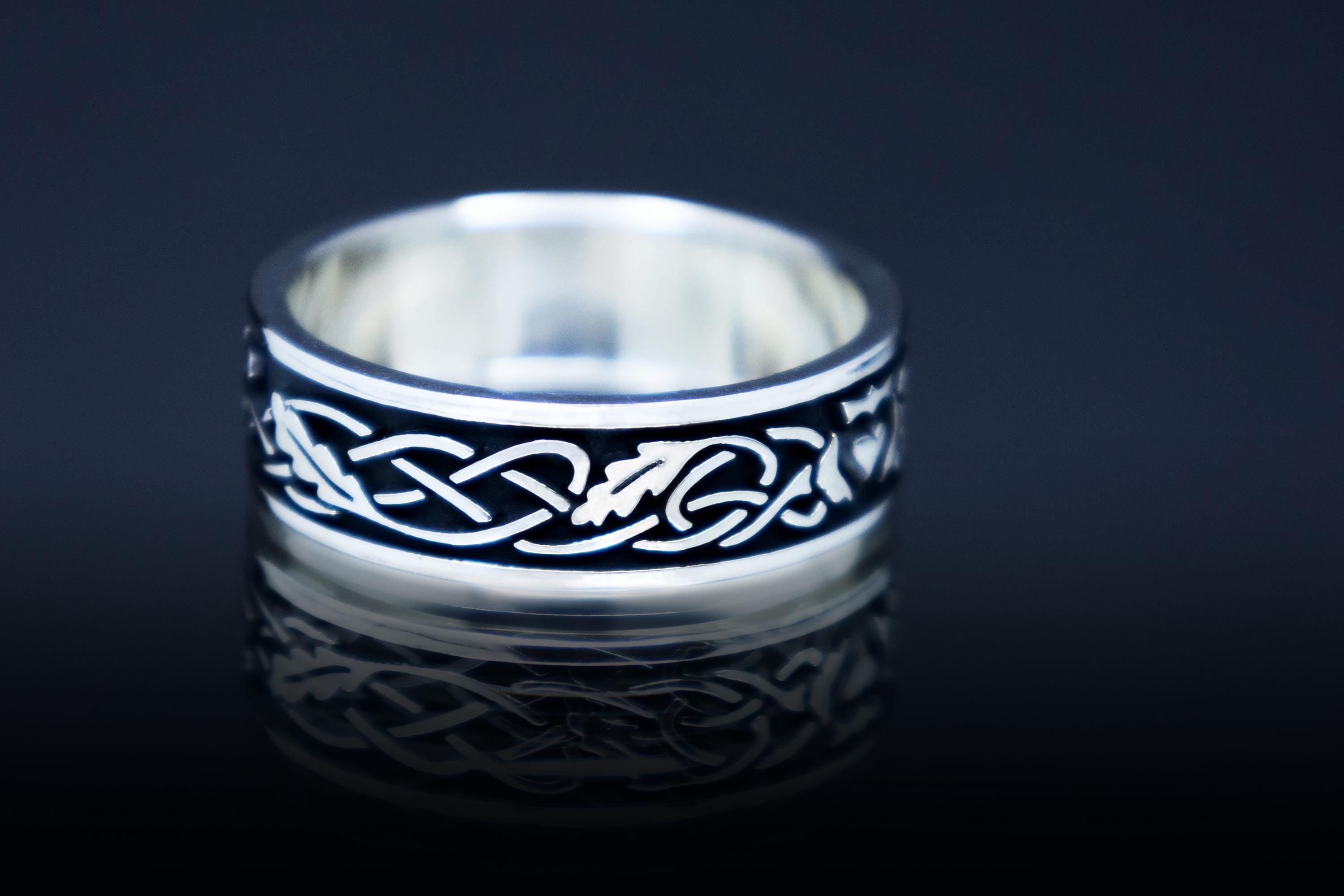 Unisex Celtic silver wedding band with oak ornament