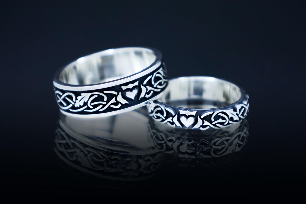 Sterling silver Claddagh ring with oak and holly leaf pattern and rim