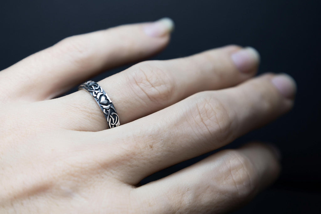 Celtic holly leaves band with Irish Claddagh symbol