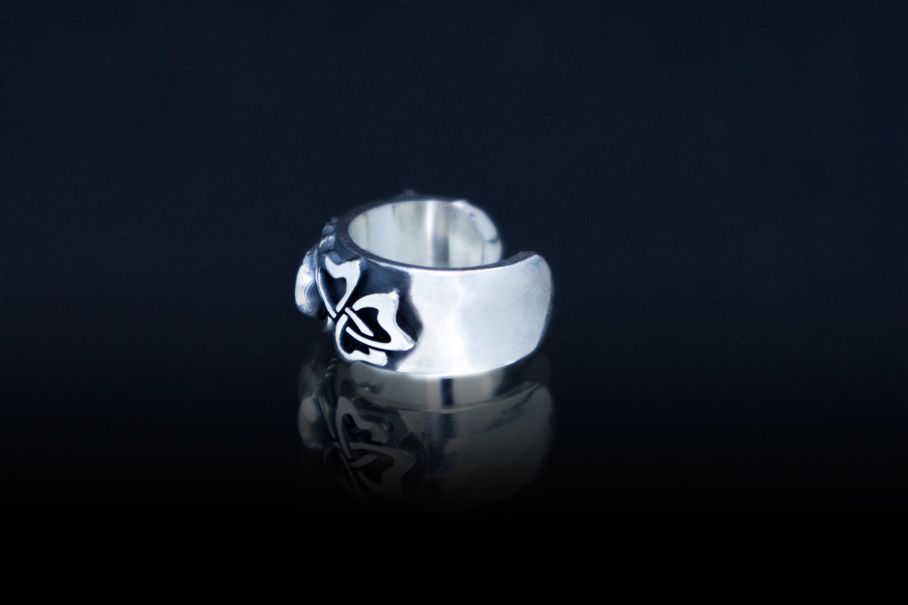 Minimalist silver ear cuff with four leaf clover motif