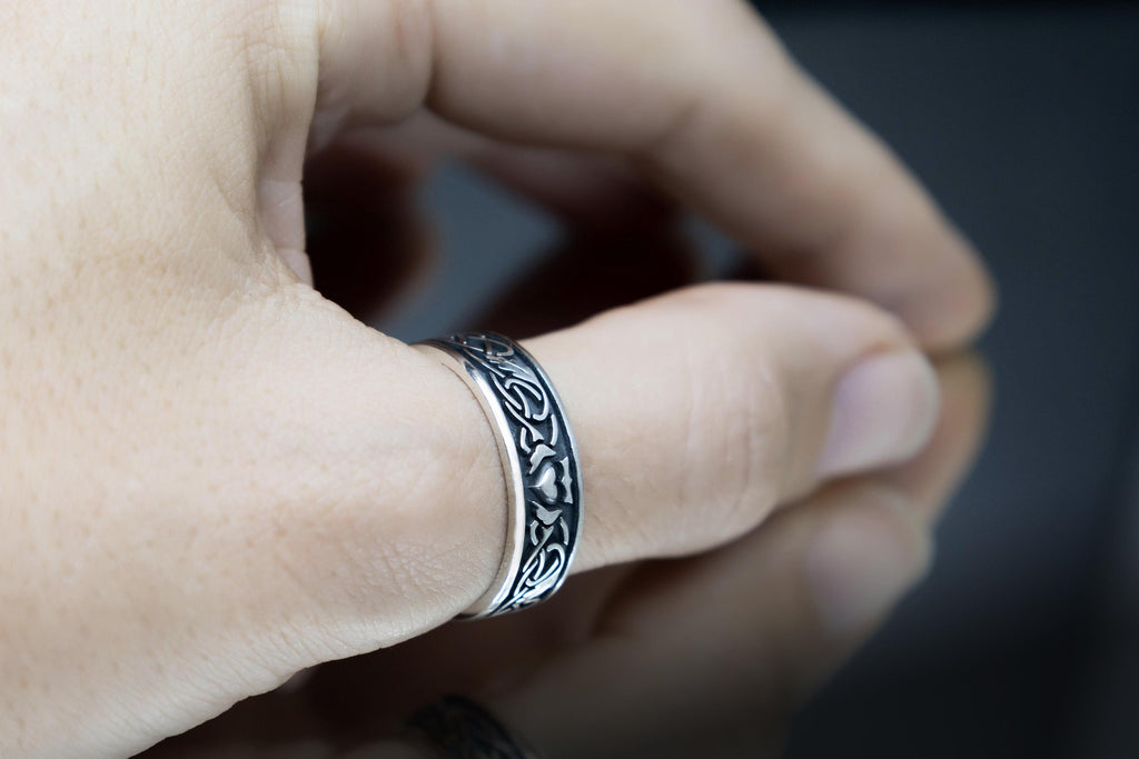 Celtic oak leaves Claddagh band in sterling silver