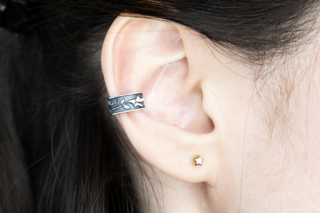 Model wearing Sweet Pea silver ear cuff  no piercing jewelry