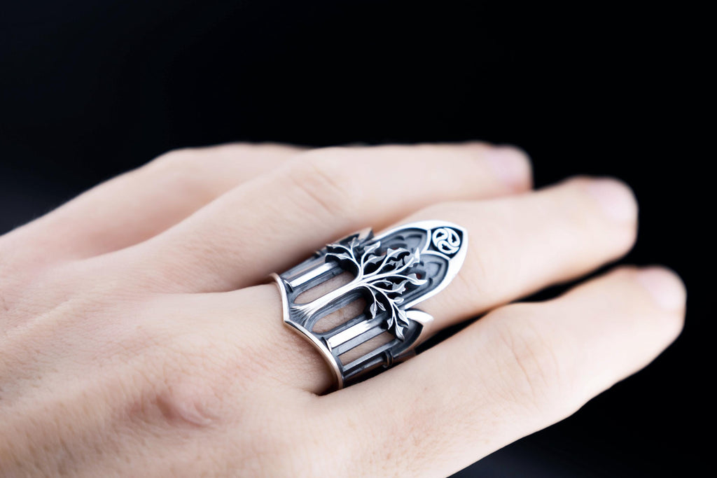 Front angle of tall fantasy White tree ring