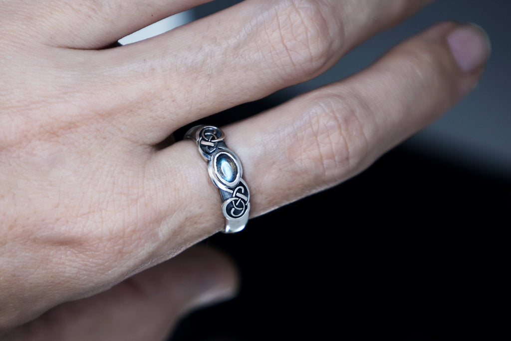 Hand worn Celtic sterling silver labradorite ring