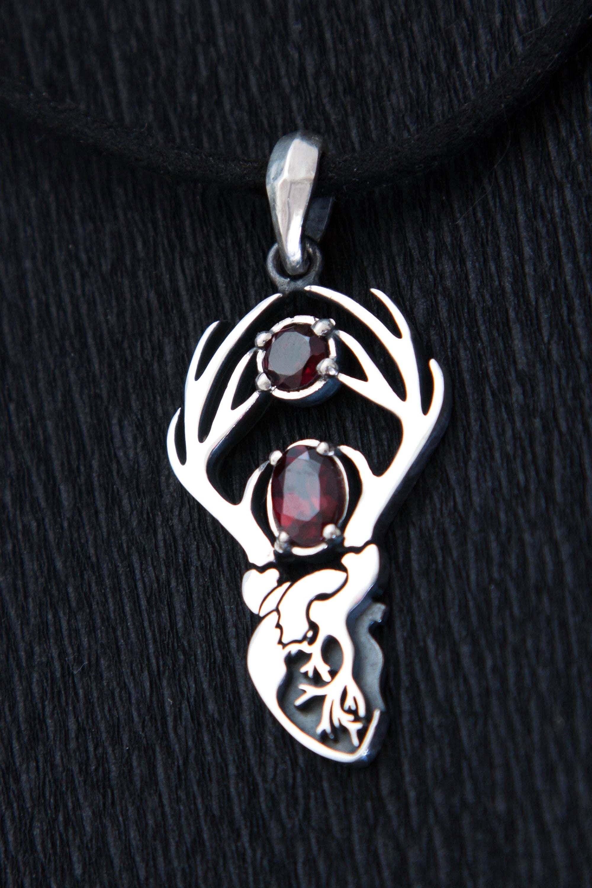 Dark aesthetic pendant inspired by Hannibal series