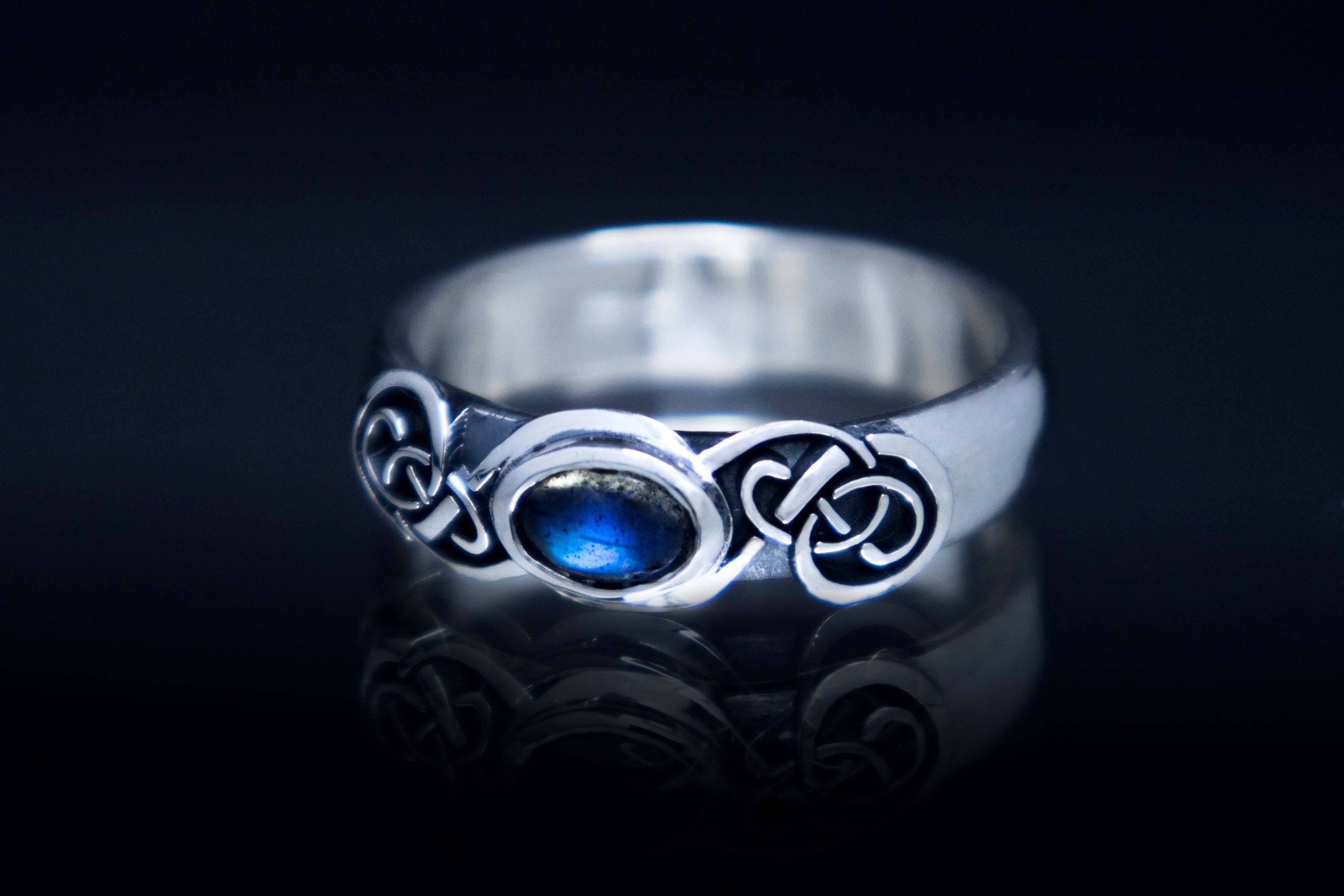 Sterling silver Celtic ring with oval labradorite gemstone Handmade Fantasy jewelry