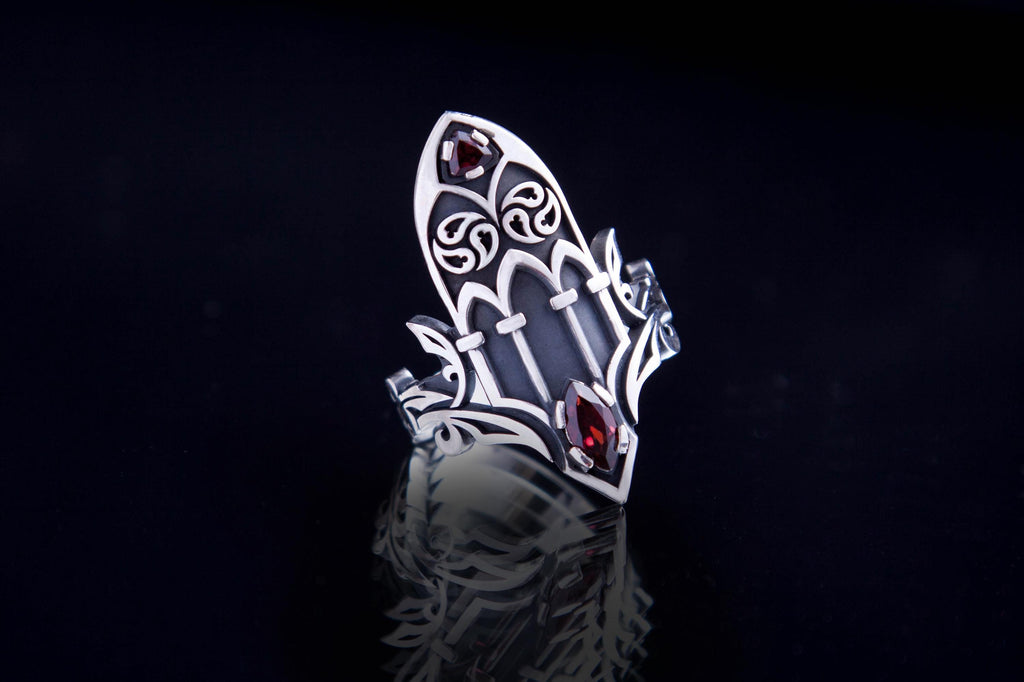 Gothic silver ring with filigree cathedral pattern