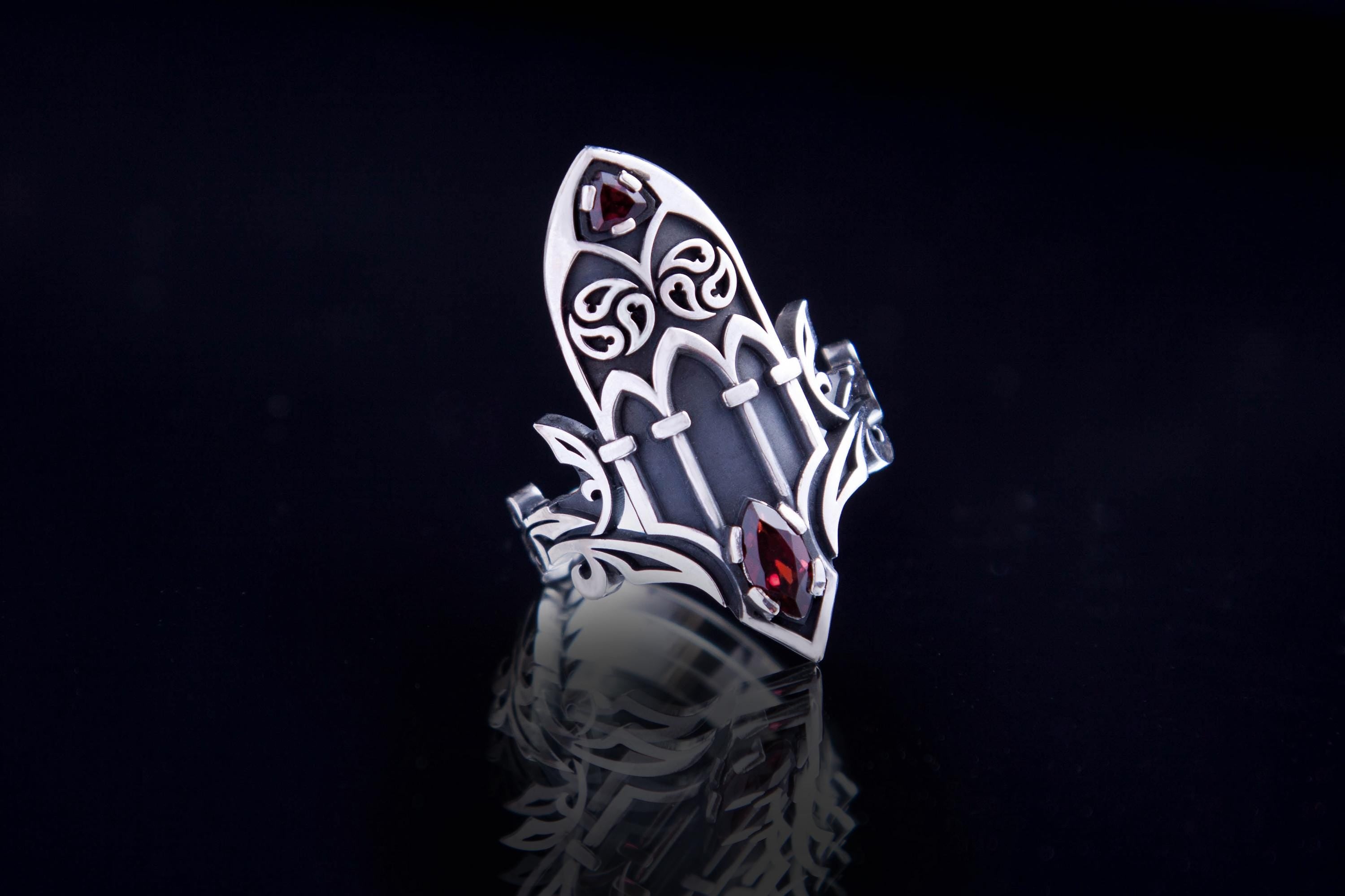Gothic silver ring with filigree cathedral pattern