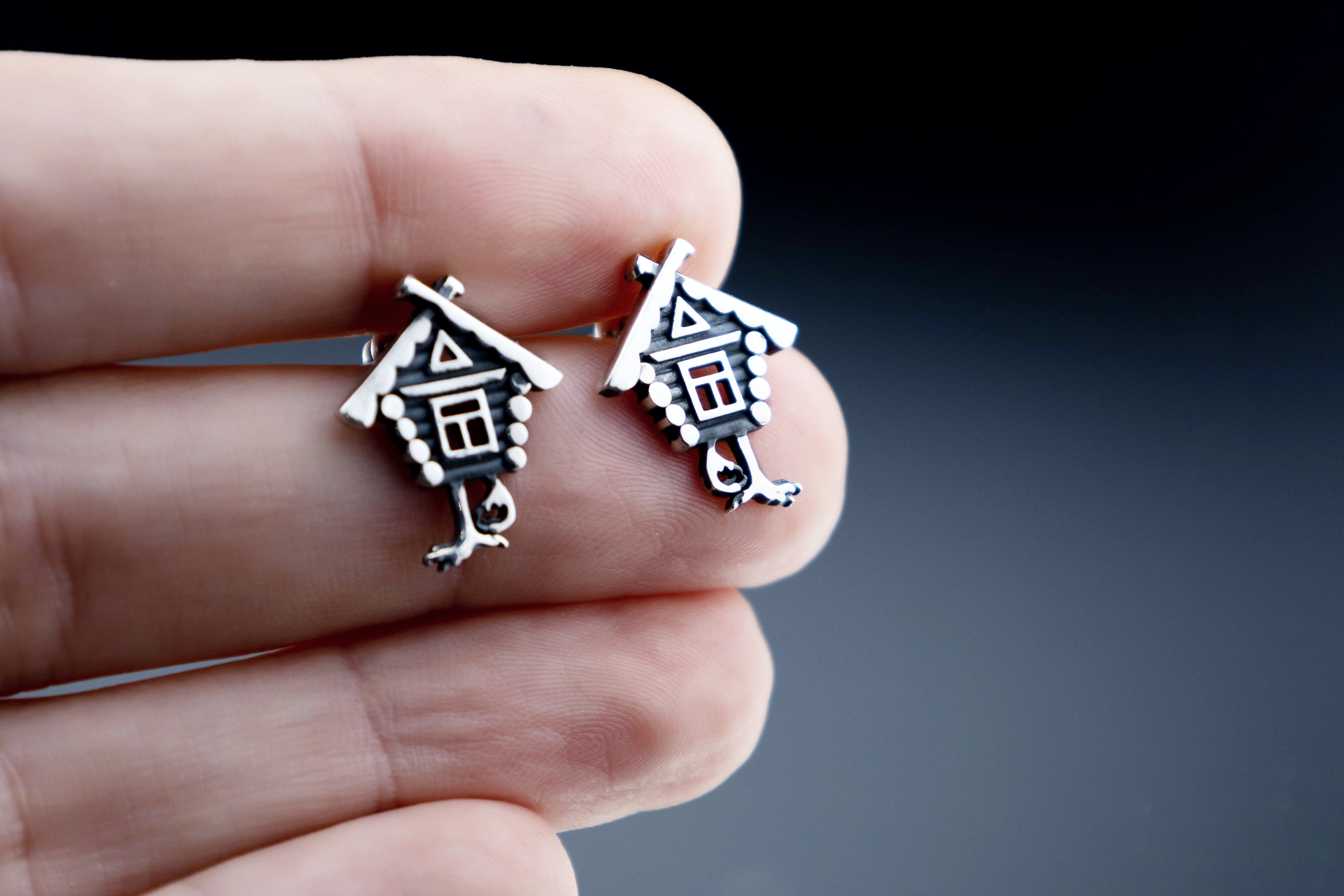 Silver screw back stud earrings detail