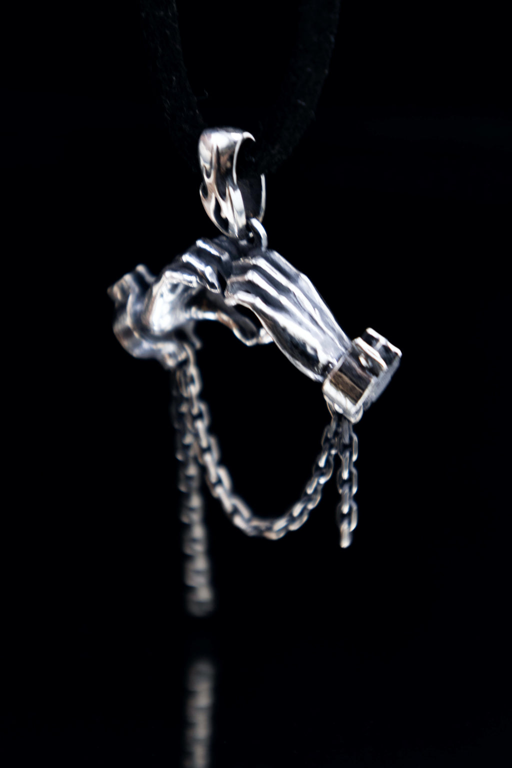 Close-up of oxidized sterling silver chains and anatomical hand details of the solidarity pendant. Жест сердце, мирный протест, серебро, чернение