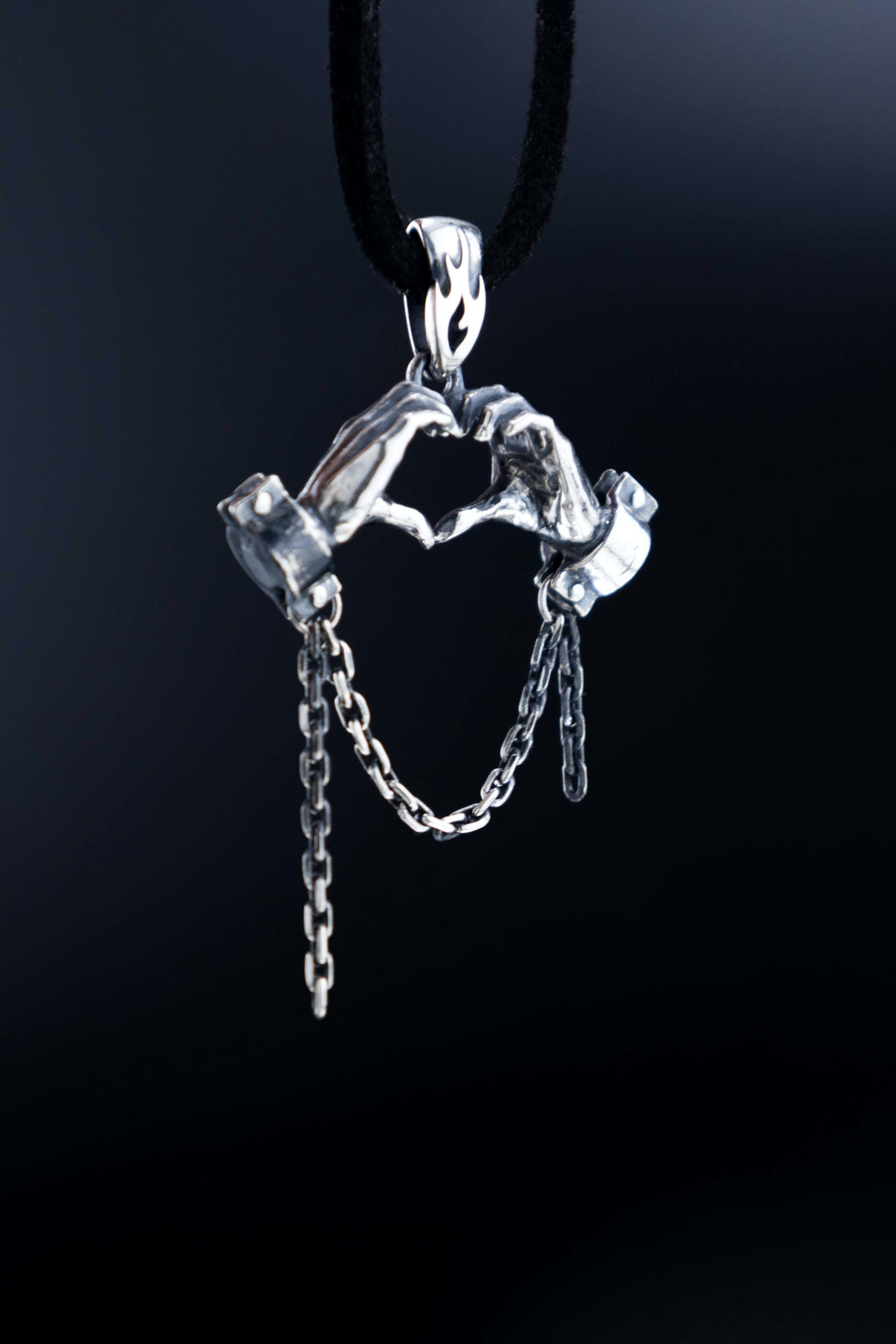 The heart gesture pendant, Navalny memory, Russian Political prisoners support
Жест, сердце, памяти Алексея Навального