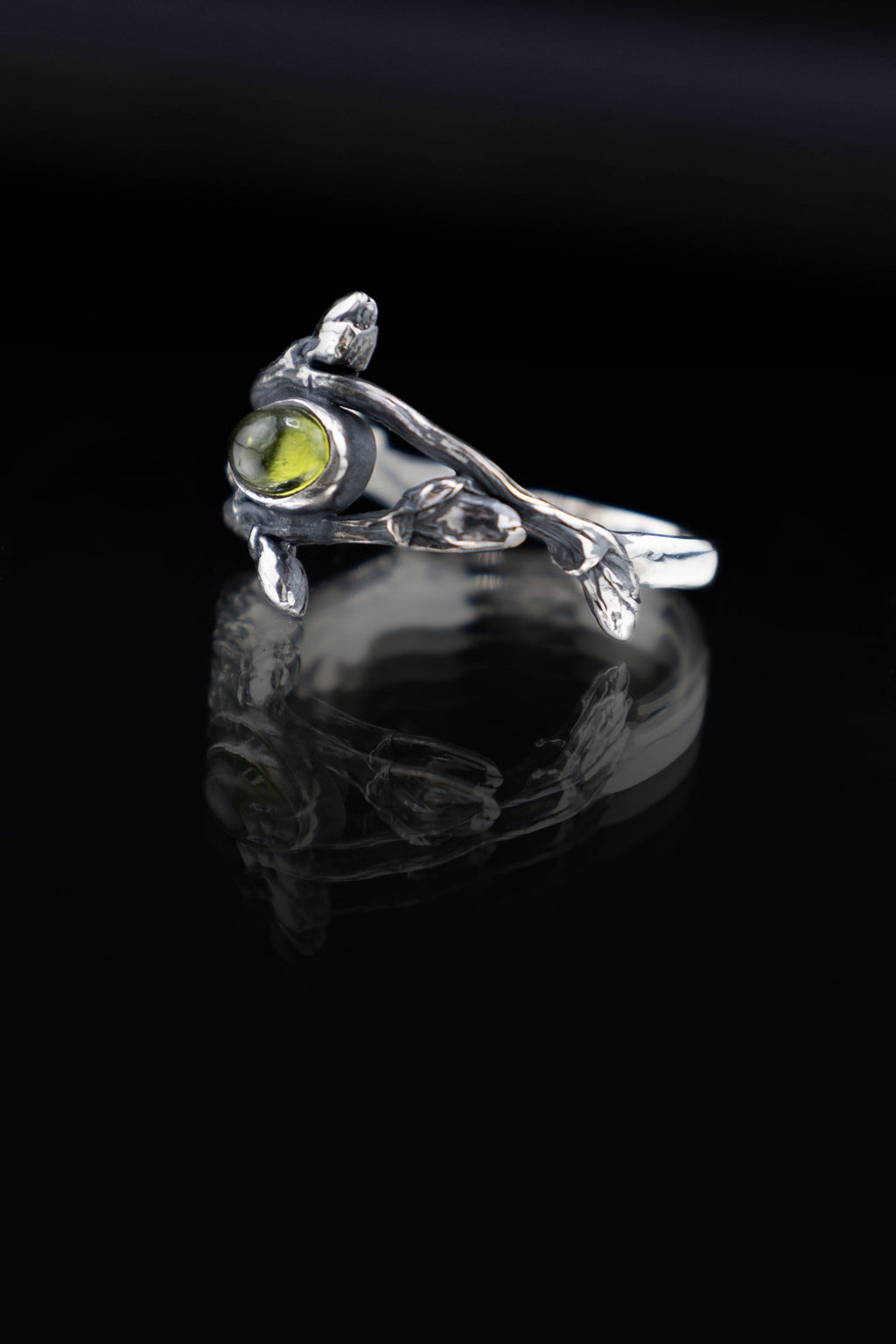 Botanical silver ring with green gemstone