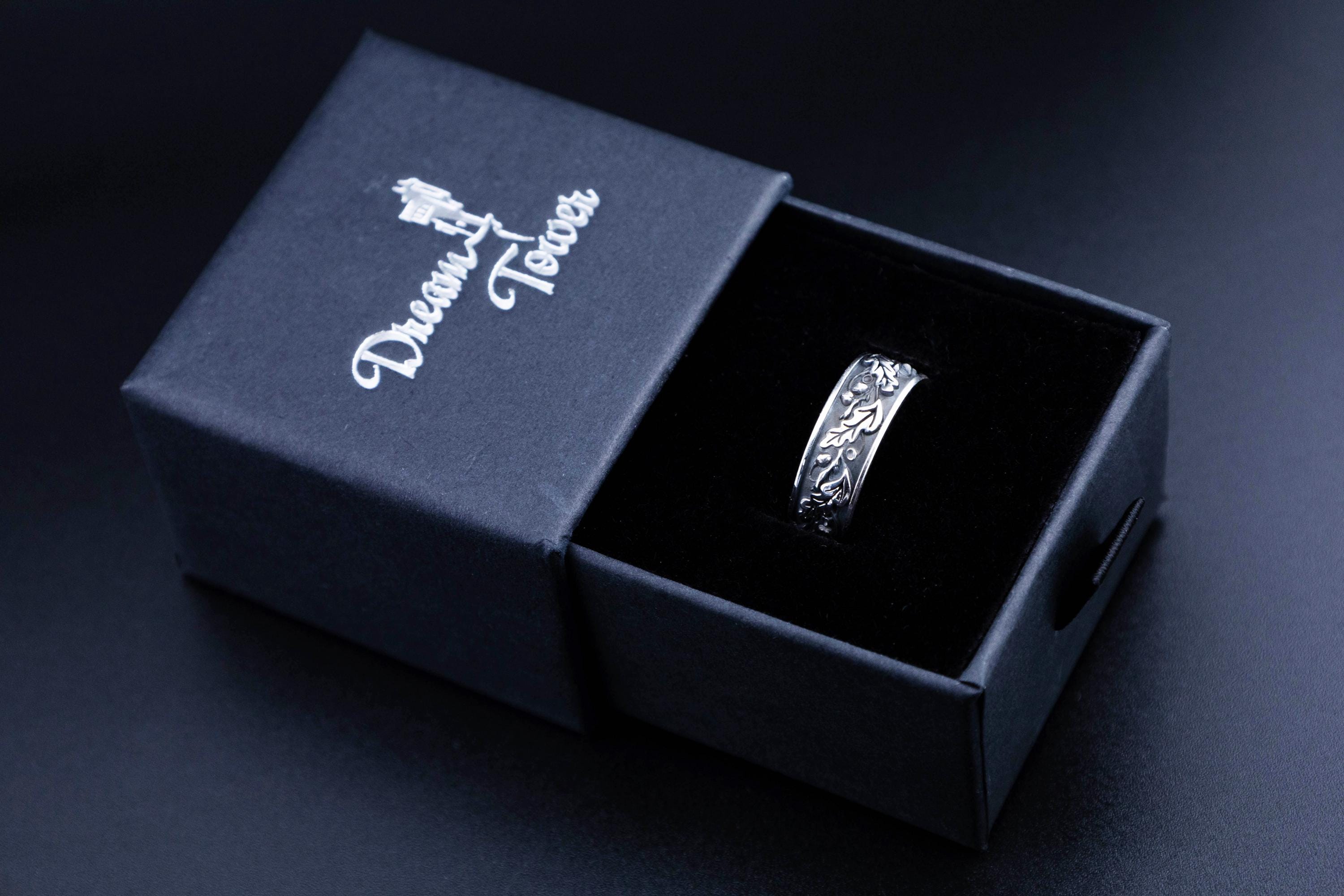 Elven Forest oak and acorn silver ring in ggt box